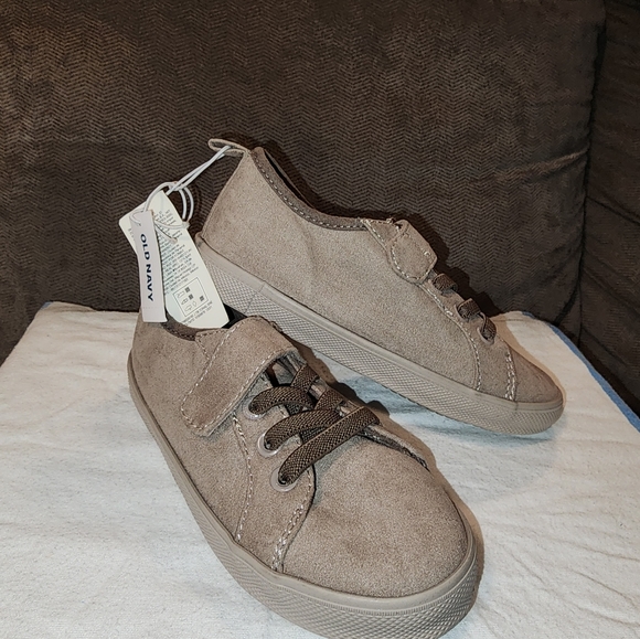 Old navy sneakers - Picture 1 of 2
